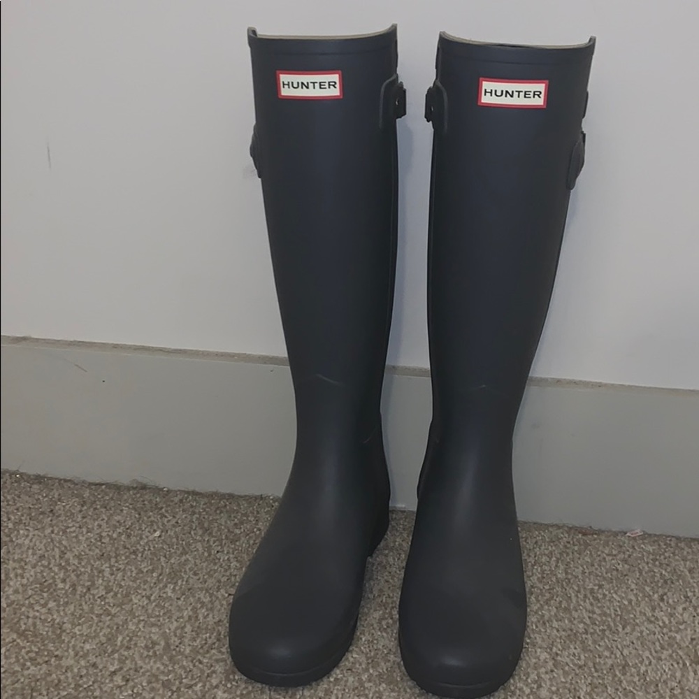 Hunter Boots (Matte Gray)